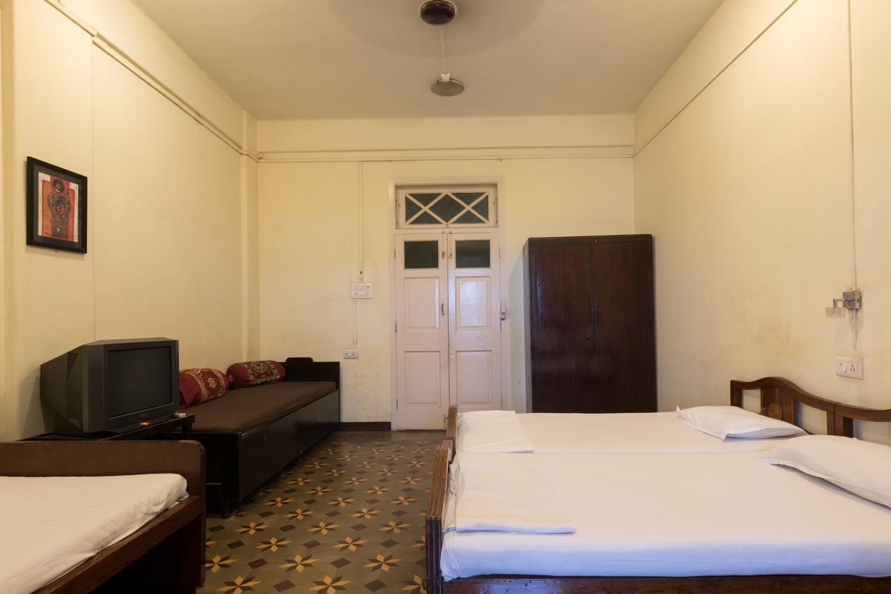 Bed And Breakfast At Colaba Bombaim Exterior foto